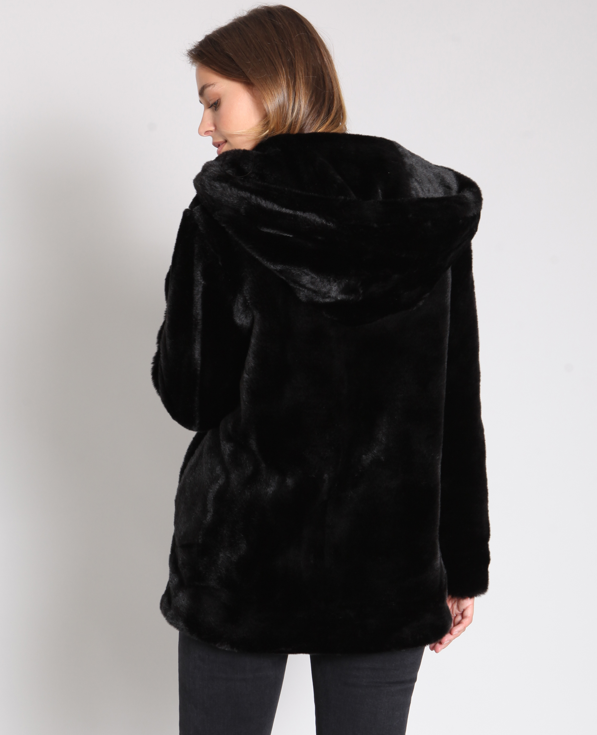 manteau noir femme moumoute